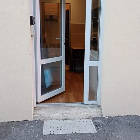 Apartamento Rdc Donnant Sur Trottoir
