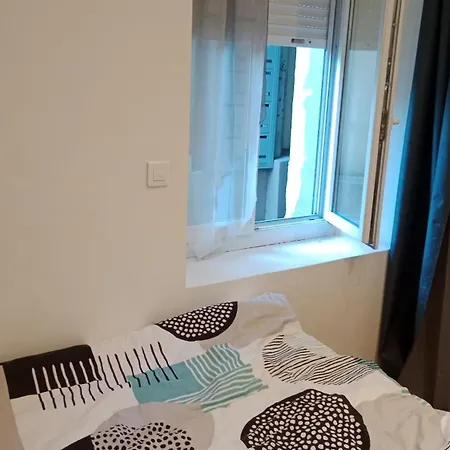 Rdc Donnant Sur Trottoir * Aix-les-Bains