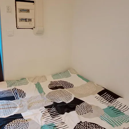 Rdc Donnant Sur Trottoir *