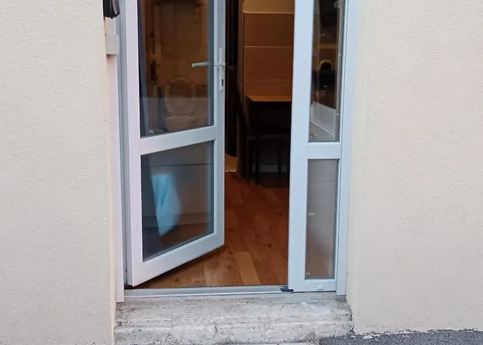 Apartment Rdc Donnant Sur Trottoir