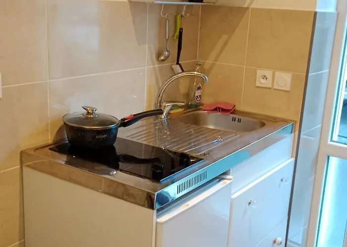 Rdc Donnant Sur Trottoir Apartamento