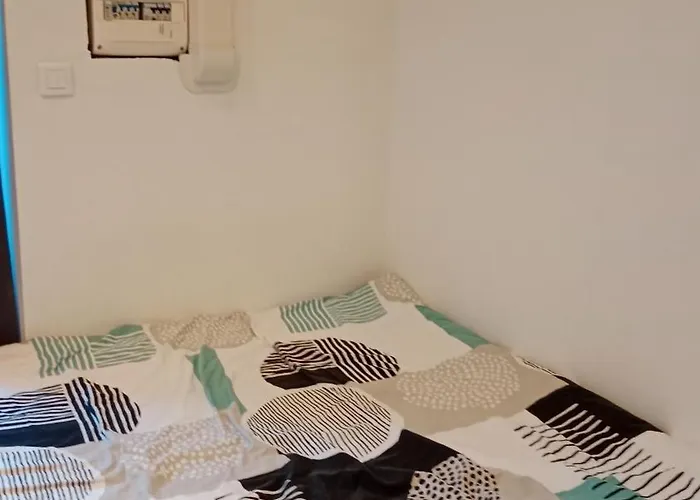 Rdc Donnant Sur Trottoir *